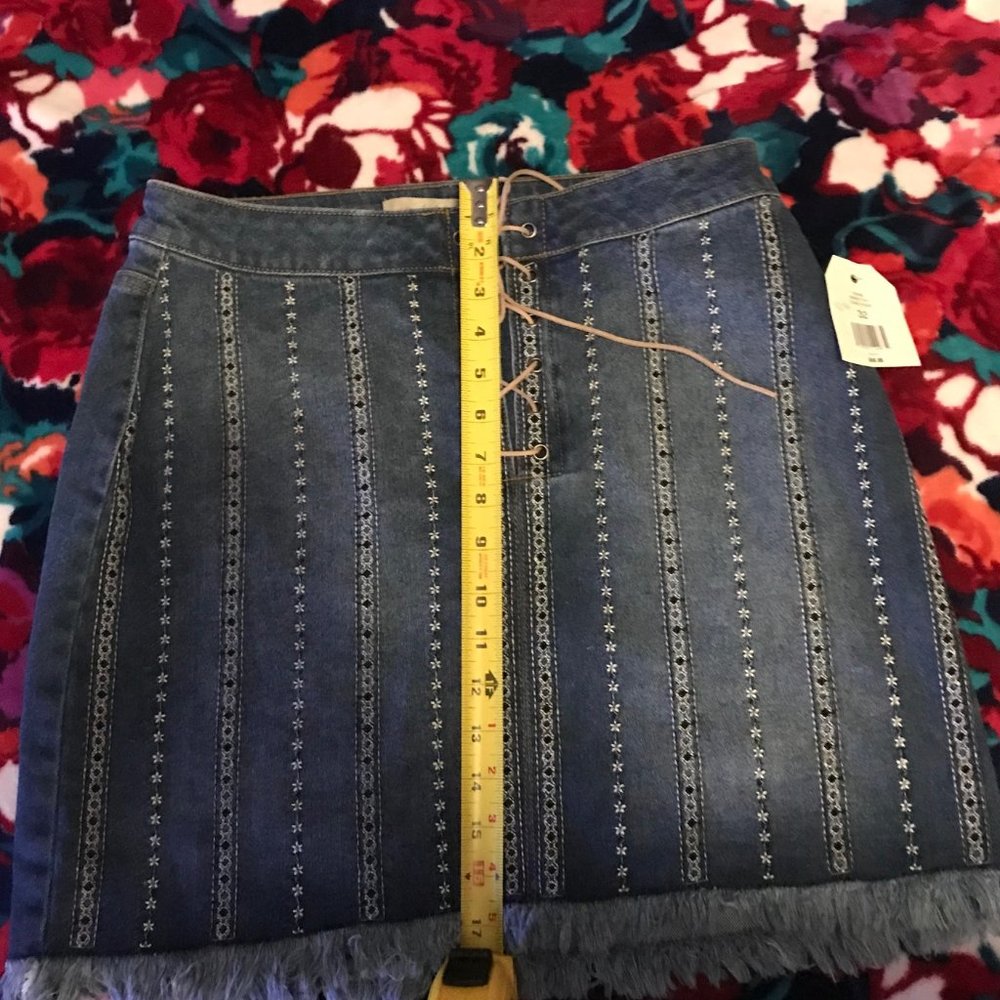 NWT Wonderly Raw hem denim skirt 32w